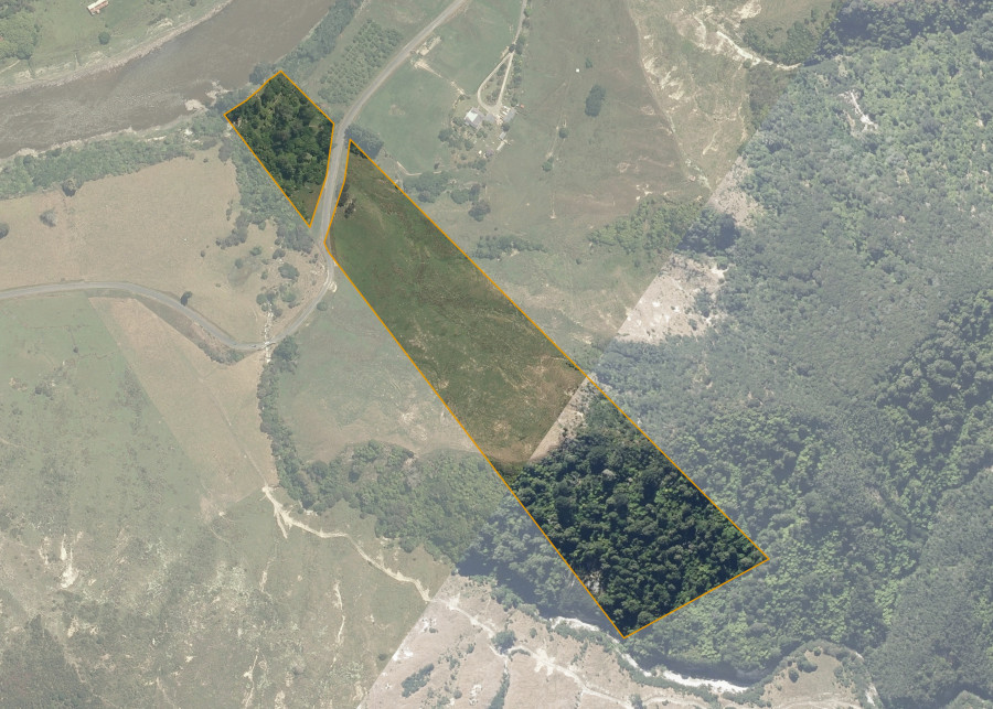 Land lot for Tauakira 2M 5F